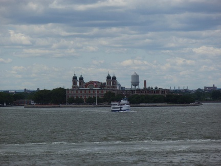 Blick auf Ellis Island ...