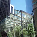 Ein Wintergarten gegenüber des Sony Buildings