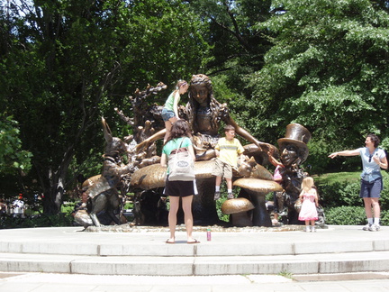 Statue of Alice in Wonderland