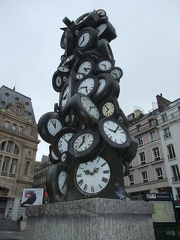 Uhren-Skulptur am Gare Saint-Lazare