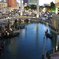 Venetian, außen mit "Canale Grande"