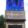 Wynn Logo (Bild wechselt jeweils, wenn der braune Balken hoch oder runter fährt)